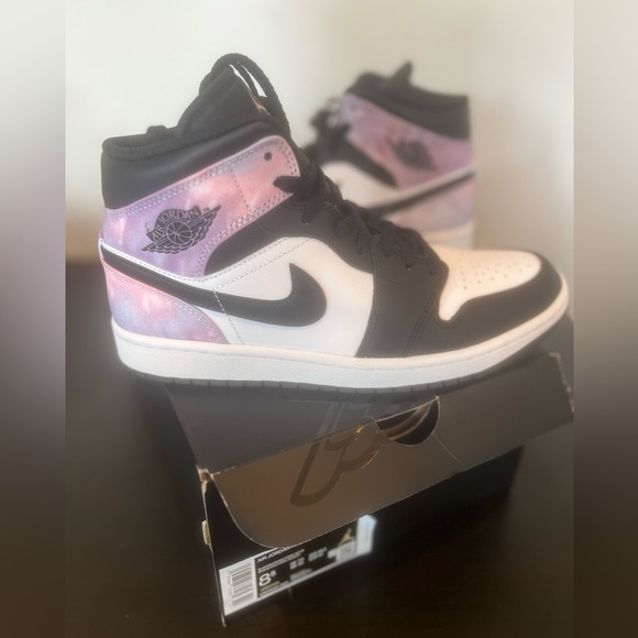 Nike Air Jordan Retro 1 Mids - Women’s Size 10 / Men’s Size 8.5 - Picture 1 of 10